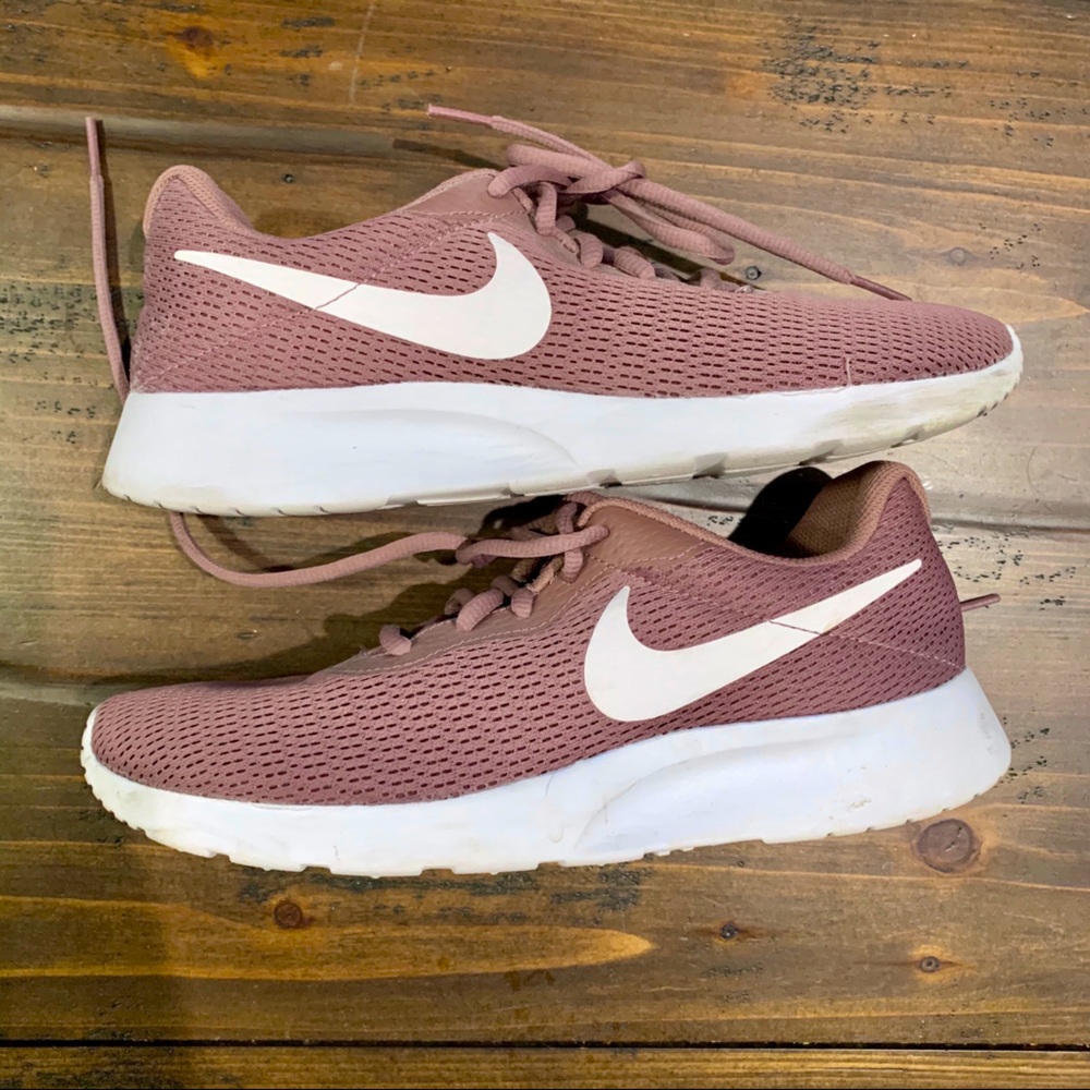 NIKE Walking Tennis Shoes